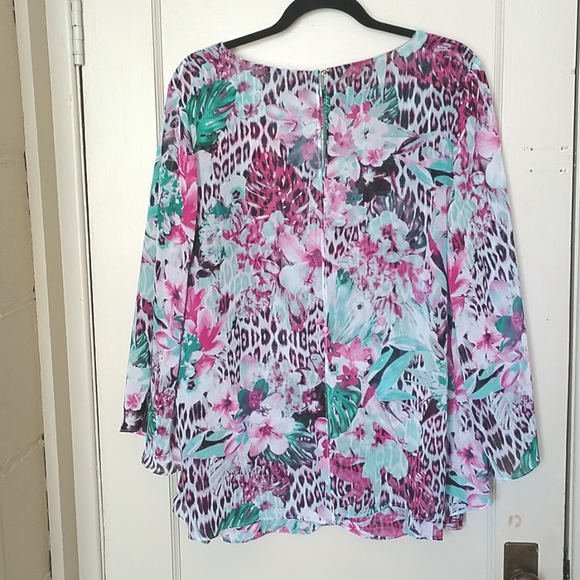 GUC Jennifer Lopez Size 1X Colourful Light Weight Fly Away Back Top - Picture 7 of 11